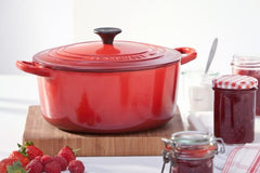 Le Creuset Enameled Cast-Iron 4-1/2-Quart Round French Oven, Red