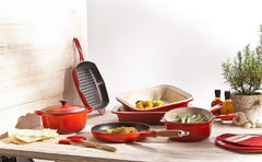 Le Creuset Enameled Cast-Iron 4-1/2-Quart Round French Oven, Red